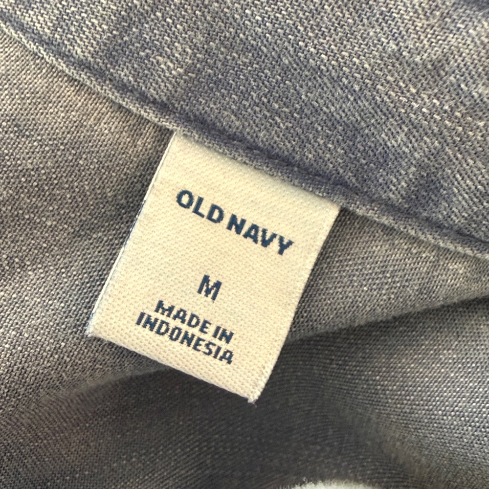Old Navy Tencel Button-Up Long Sleeve Shirt Blue NWT Size M - Picture 8 of 9